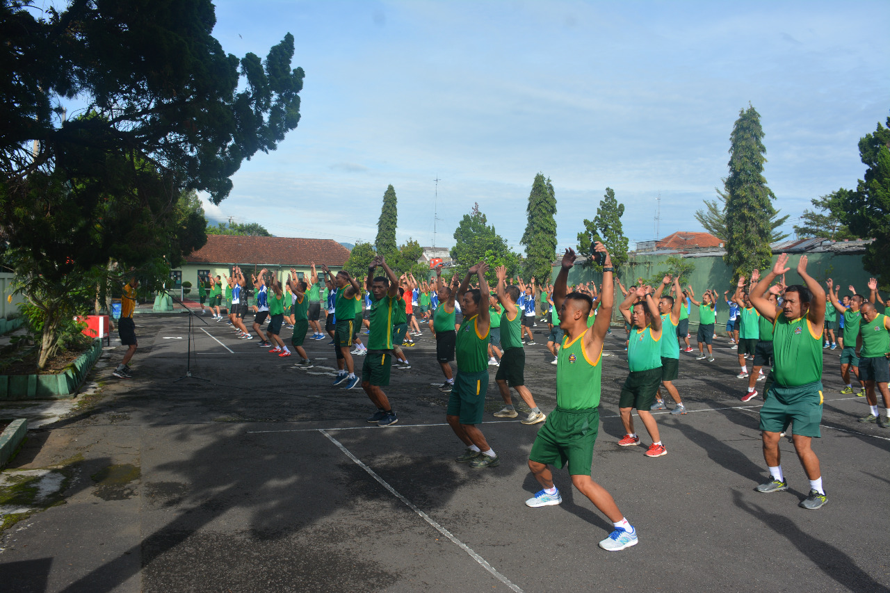 Jalin Kebersamaan, Prajurit Korem 073/Makutarama Serta Disjan Laksanakan Aerobik Dan Olahraga